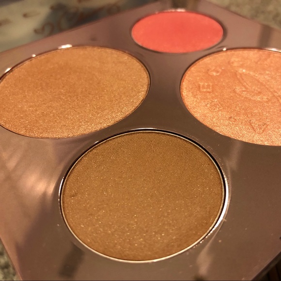 Becca X Chrissy Teigen Glow Face Palette - Picture 4 of 4